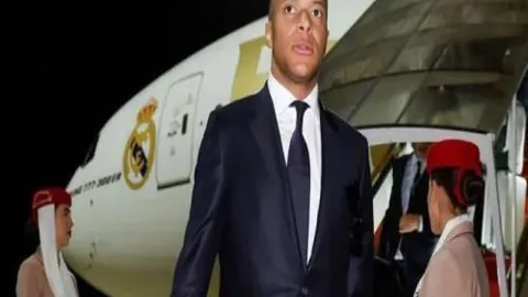 山东少年李晨洋创造撑竿跳高全国最佳新纪录